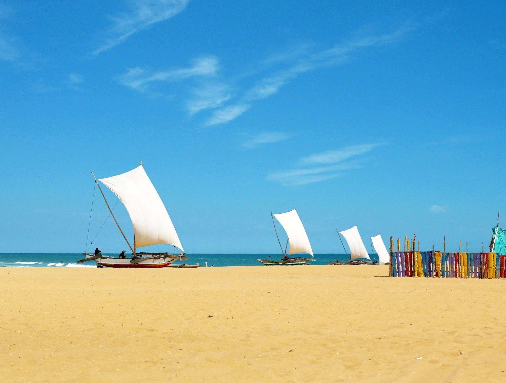 The Reef Beach Hotel Negombo Exterior foto